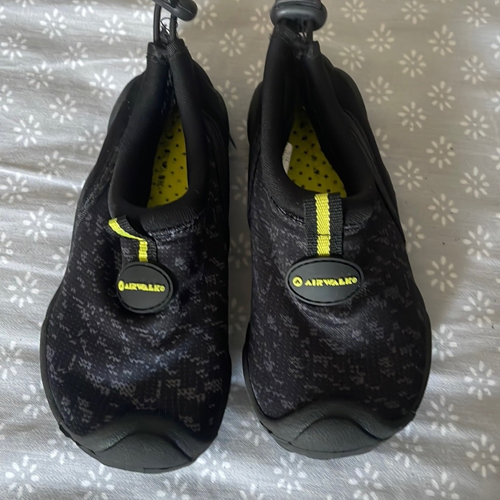 Airwalk Toddler water shoe size 7/8